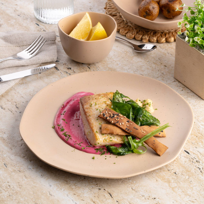 Assiette plate en porcelaine EARTH-DARK SAND | Forme inégale | Va au micro-ondes et au lave-vaisselle, Sable foncé, 9.84"