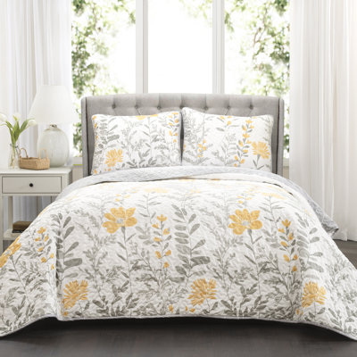 Lush Decor Aprile Floral Reversible Quilt Set