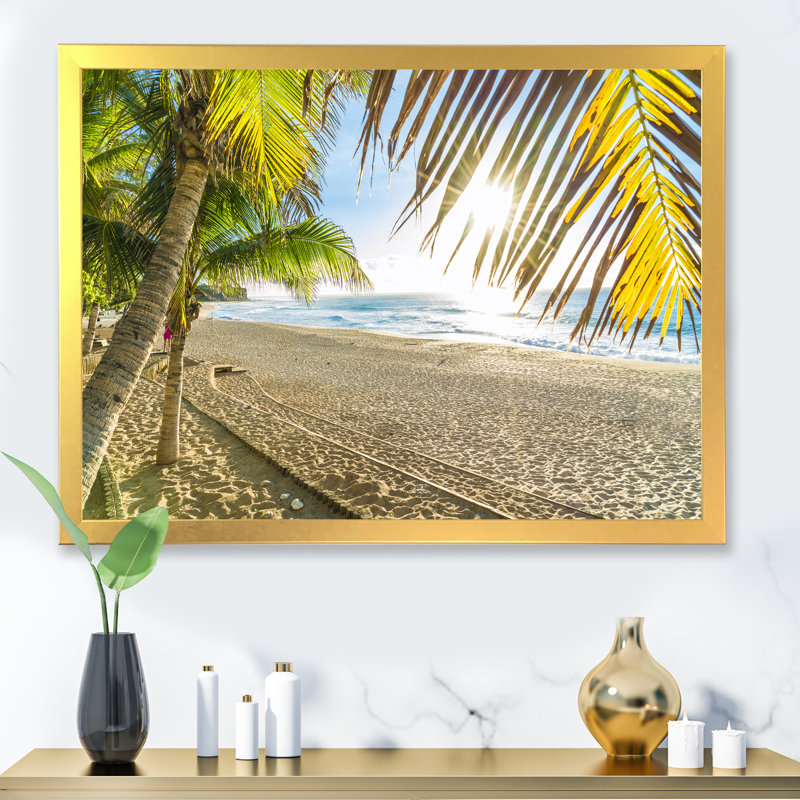 Plage tropicale avec feuilles de palmier - photographie sur toile, Cadre doré à coins fermés, H 24 po x l 32 po