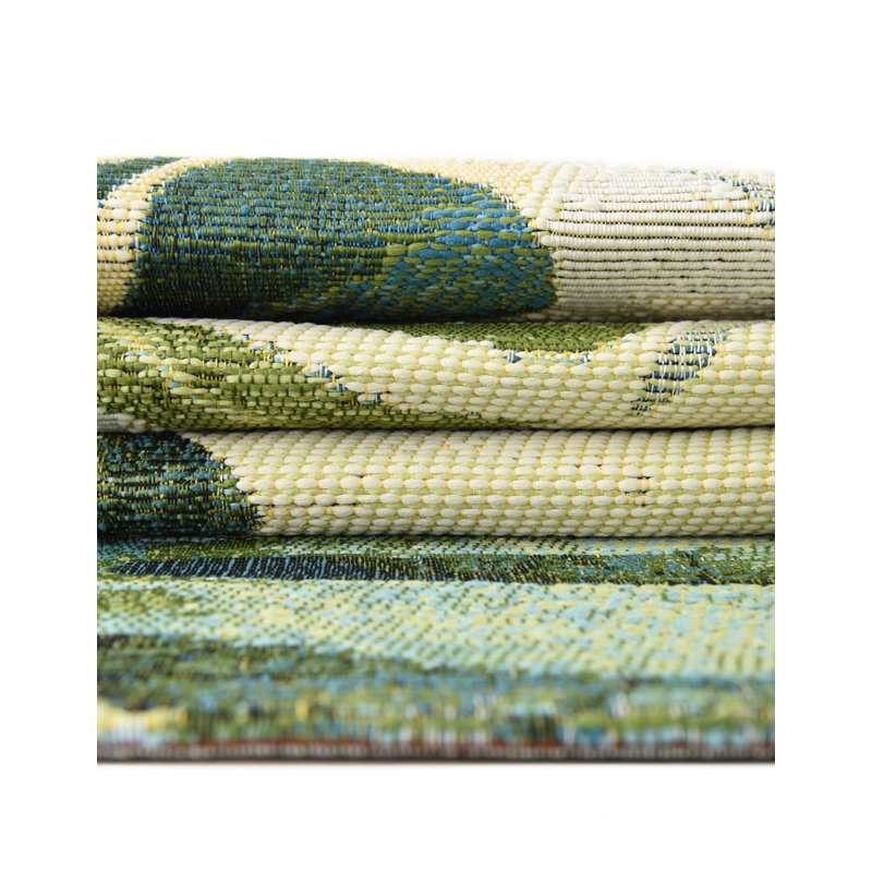 Cindina Floral Indoor / Outdoor Area Rug in Green, Octagon 7'1" x 7'1"