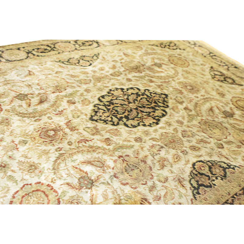 High-Quality Hand-Knotted Grey And Black Area Rug