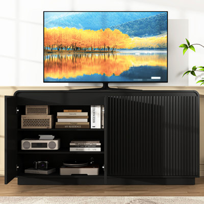 Meuble télé noir cannelé avec prise de courant, conception ondulée sans poignée, 3 rangements réglables pour le rangement des espaces de divertissement à domicile, idéal pour les médias et le salon