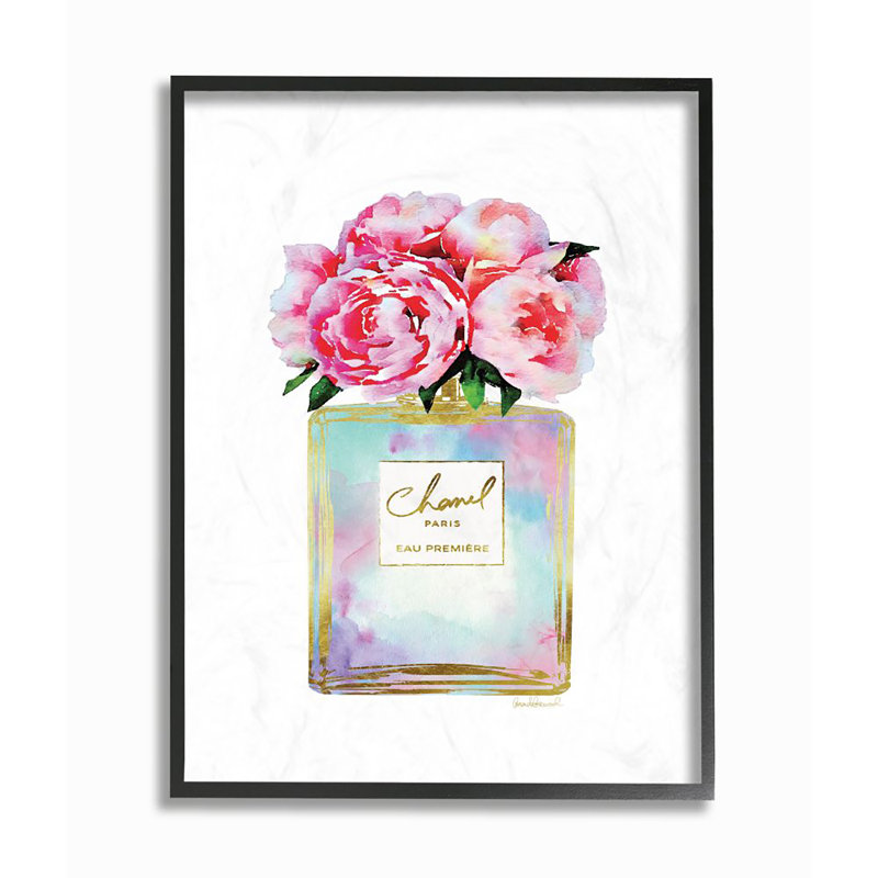 «Pink Gold Flower Perfume Glam» par Amanda Greenwood - reproduction d'art, H 14 po x l 11 po, Giclée encadrée noir minuit