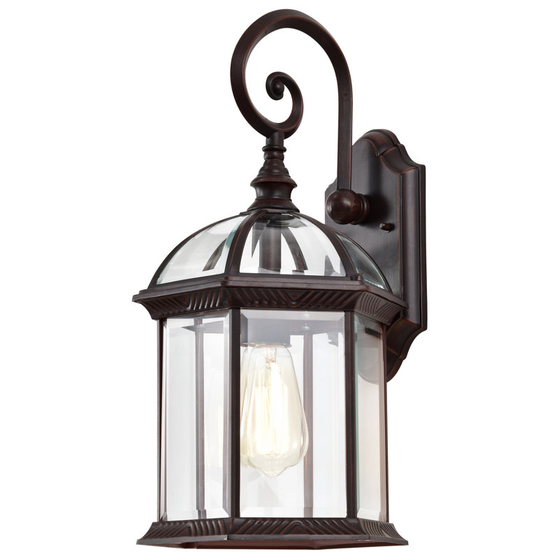 Lanterne murale d'extérieur en aluminium Salton avec verre biseauté transparent Salton, H 19 po x l 9,875 po, A19