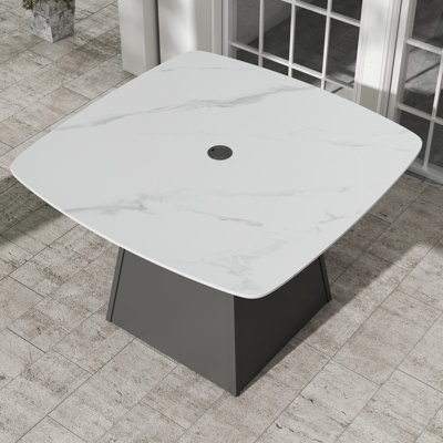 Table de salle à manger carrée blanche en aluminium fritté avec trou pour parasol