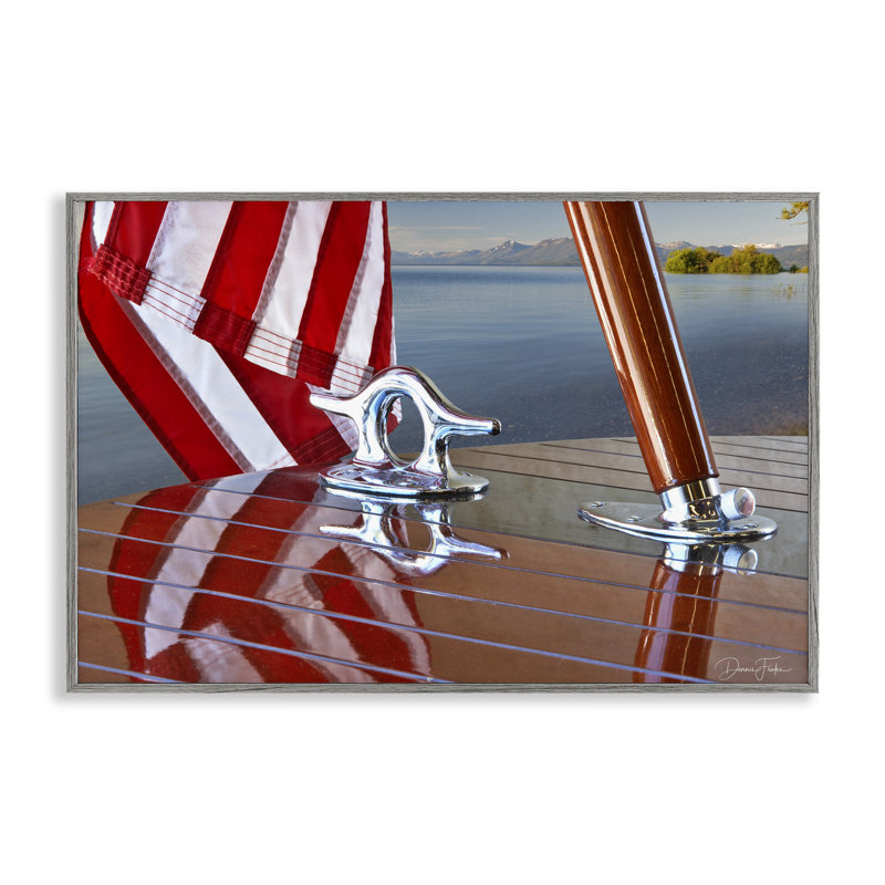 Drapeau sur coque de bateau, estampe numérique encadrée par Dennis Frates, Estampe numérique Farmhouse, H 12 po x l 18 po