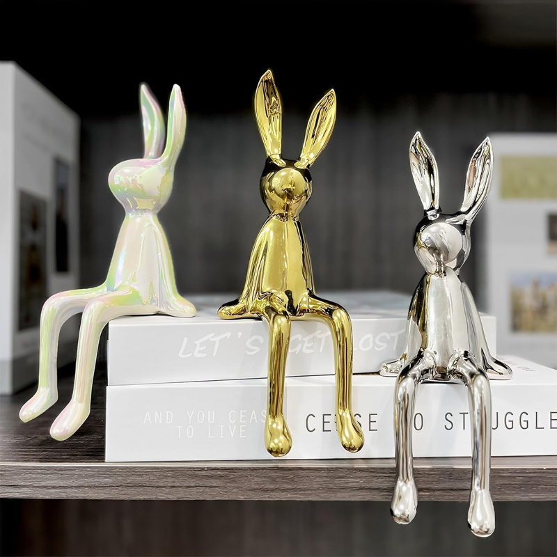 Trois sculptures décoratives de lapin