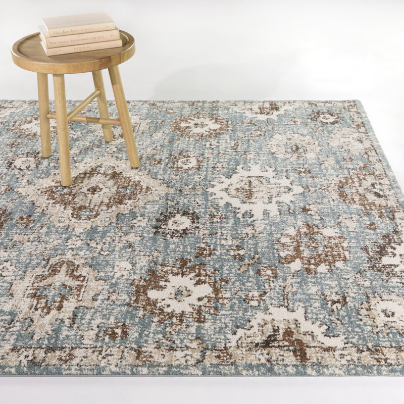 Tapis à motif floral bleu Annan, Rectangle 5 pi 3 po x 7 pi
