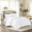 Édredon en microfibre 5 pièces pour très grand lit, blanc, présentant le très grand lit à volants Grace en microfibre blanche-128135346