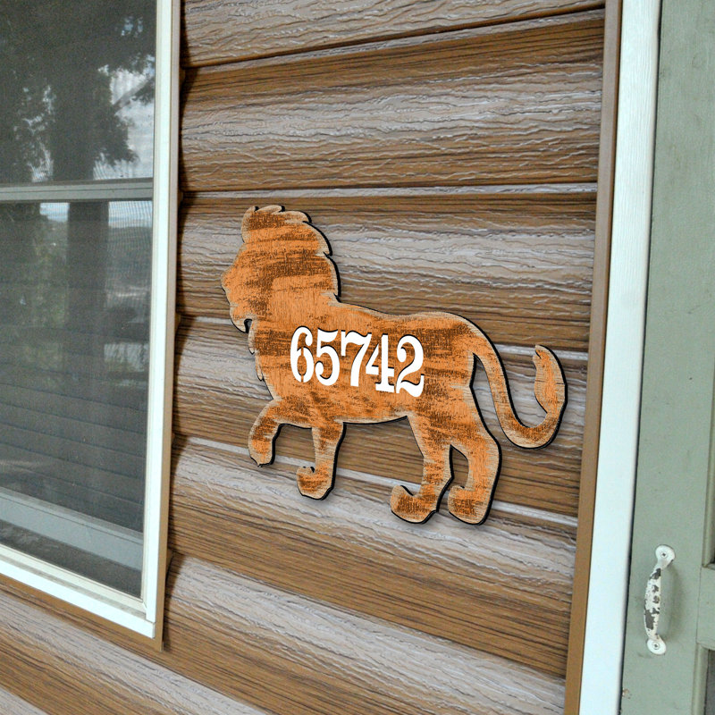 Support mural lion, Oui
