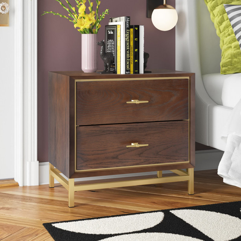 Élégante et moderne table de chevet de 23 po de largeur Xan - Design élégant de style Mid-Century avec base en laiton et deux tiroirs