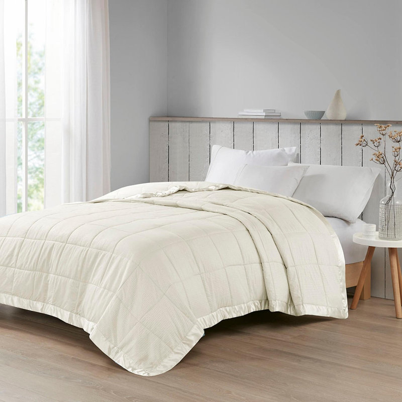 Très grande couverture en duvet synthétique avec bordure en satin, Ivoire ivoire, Très grand lit