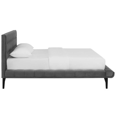 Grand lit plateforme tapissier en tissu touffeté Julia