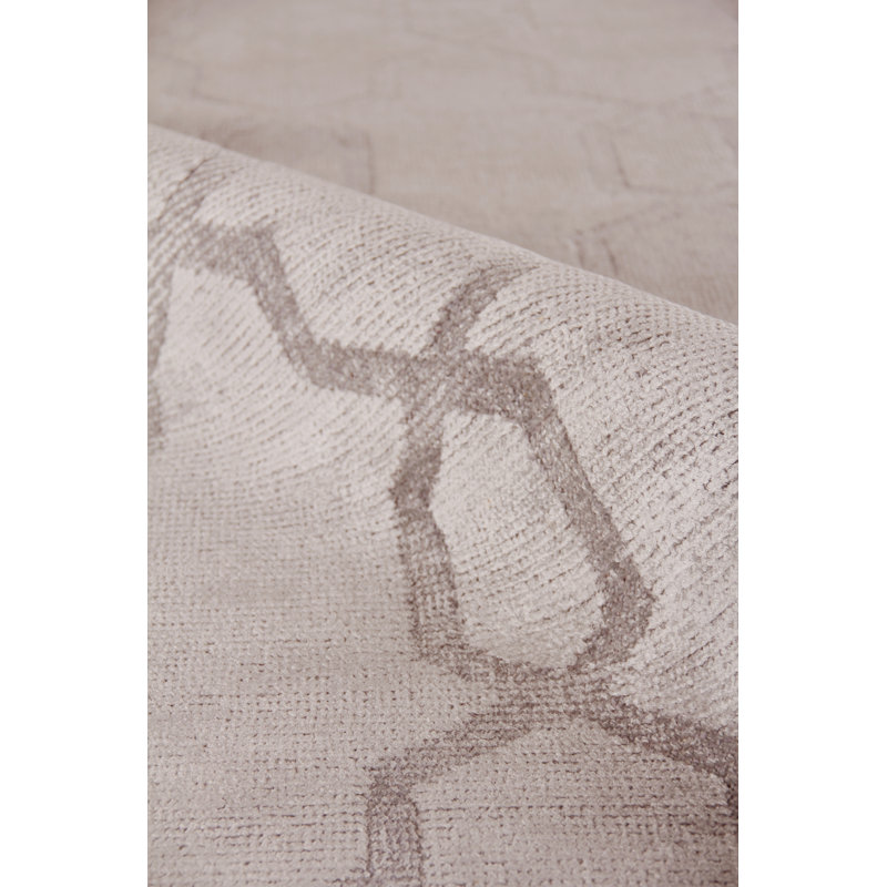 Samara Geometric Area Rug in Light Silver, Rectangle 10' x 14'