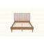Lit en bois avec tête de lit confortable-477044674