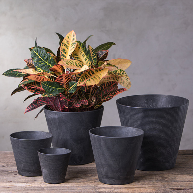 Pot à fleurs en résine Carreras, Noir, H 11,5 po x l 12,5 po x P 12,5 po