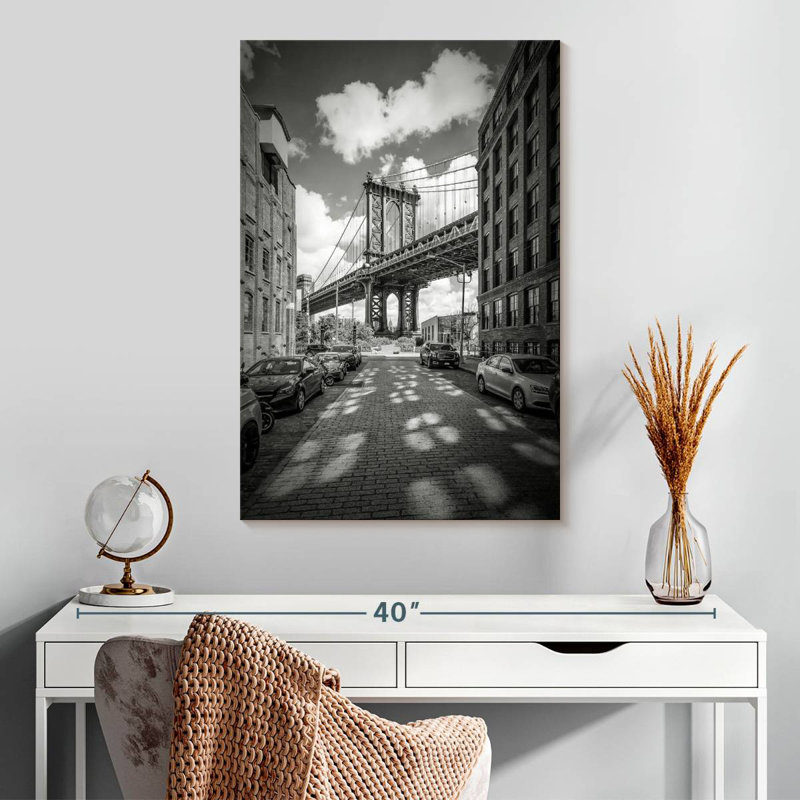 Lilie Manhattan Bridge - monochrome, H 30 po x l 20 po