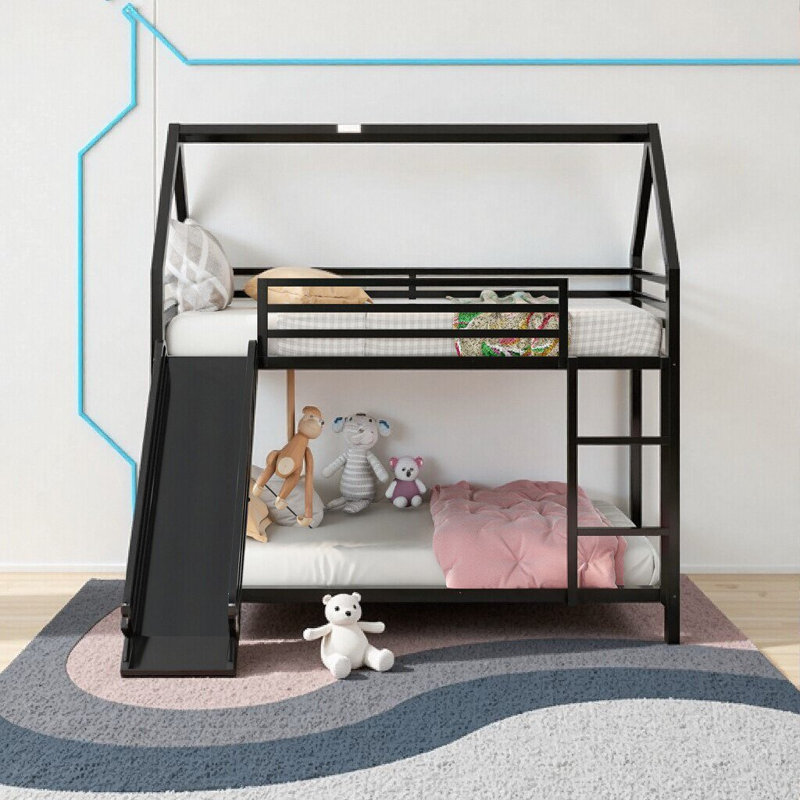 Lit simple superposé au dessus d'un lit simple avec glissade et échelle - solution de sommeil ludique pour économiser de l'espace