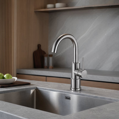 Robinet d'évier à poignée simple multifonctionnel avec débit d'eau élevé qui empêche les éclaboussures; Convient à une installation commerciale et résidentielle.