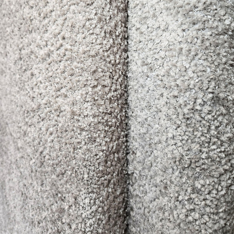 Base de lit luxueuse de 1 pièce recouverte d'un tissu en chenille douce avec une tête de lit haute et un pied de lit élégant et fonctionnel