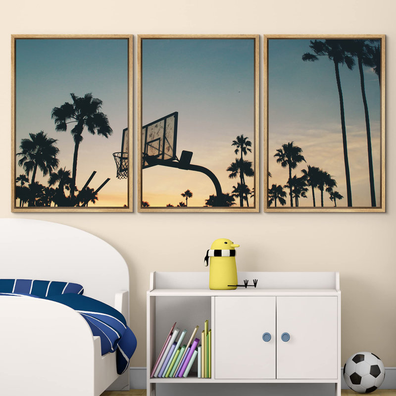 «Tropical Palm Basketball Stands and Palm Trees Under the Sunset», ensemble de 3 reproductions de photos, H 24 po x l 48 po