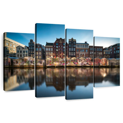Nicci Bloemenmarkt In Amsterdam