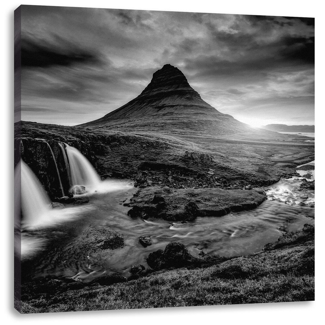 Leinwandbild Kirkjufell Vulkan bei Sonnenuntergang