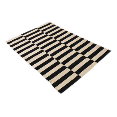 Tapis noir et blanc 3x5