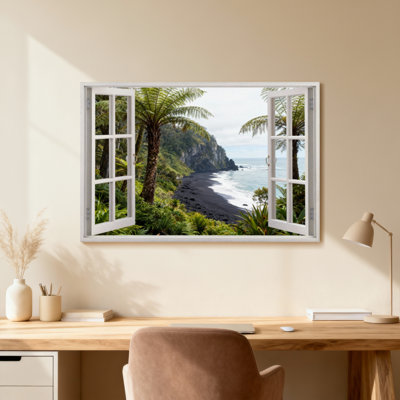 Paysage et nature vue sur la plage tropicale par une fenêtre ouverte