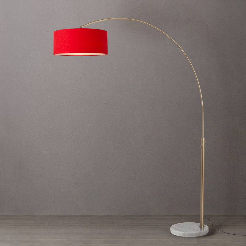 Lampe à arc 92 po Float - laiton patiné, base en marbre blanc, abat-jour en lin rouge cramoisi, à intensité variable, ampoule incluse