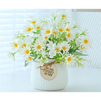 Arrangement floral mélangé dans un vase