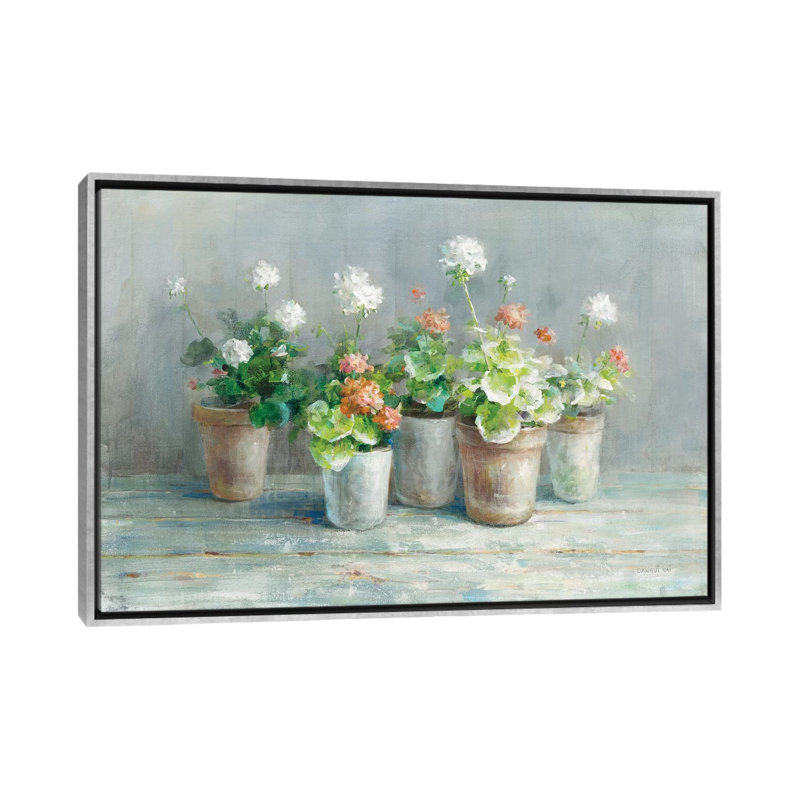 «Farmhouse Geraniums» par Danhui Nai - reproduction, H 18 po x l 26 po x P 1,5 po, Toile avec cadre argenté, Pas de tapis