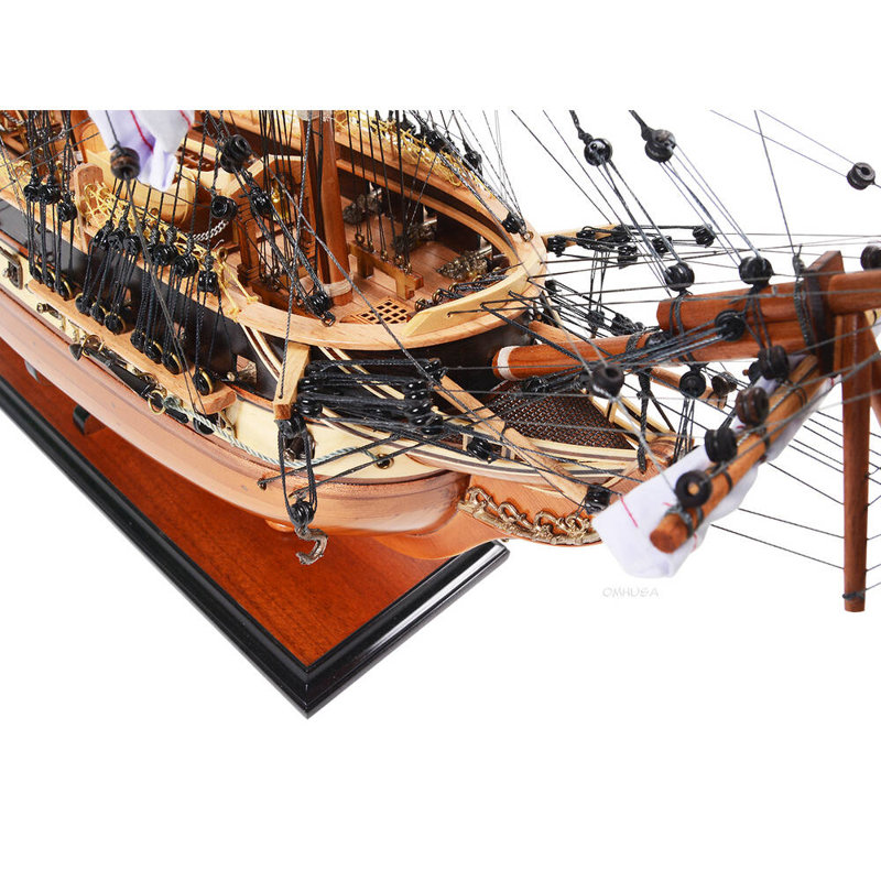 Ultimate USS Constitution Combo: un bateau miniature et un chapeau classique