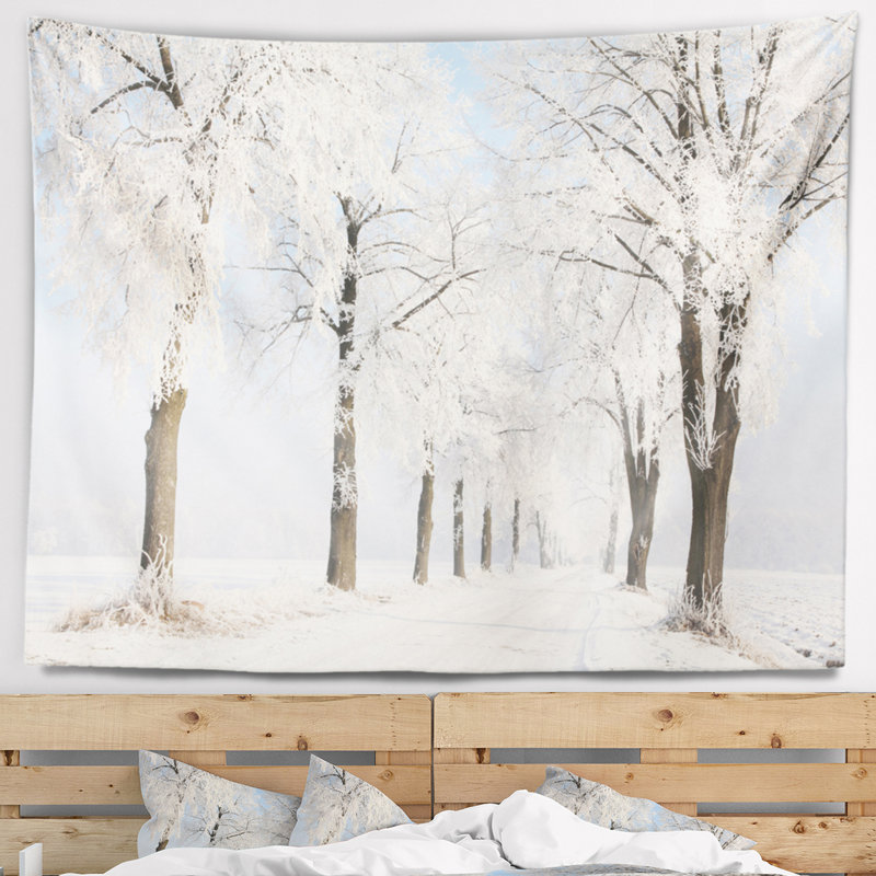 Tapisserie «Forest Winter Lane on Sunny Morning», H 32 po x l 39 po