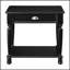 Table d'appoint classique au fini noir avec tiroir et tablette inférieure, idéale pour le rangement et la décoration d'un salon traditionnel.