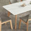 Table de salle à manger en pierre frittée avec chaises en frêne-107361058