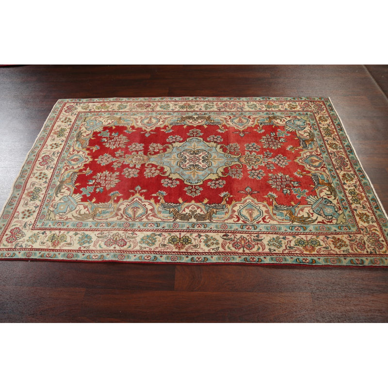 Tapis unique en laine noué à la main beige / rouge des années 1960 de 4 pi 5 po x 6 pi 9 po Kaesen