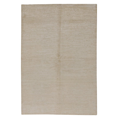Hand Knotted Area Rug in White And Cream