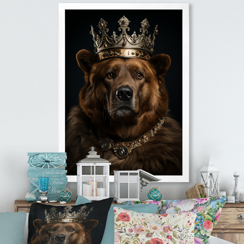«Royal Bear Crown Portrait II» - art mural ours, H 32 po x l 24 po x P 1 po, Cadre flottant doré