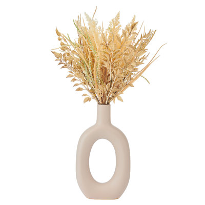 Éléments arrangement artificiel séché dans un vase