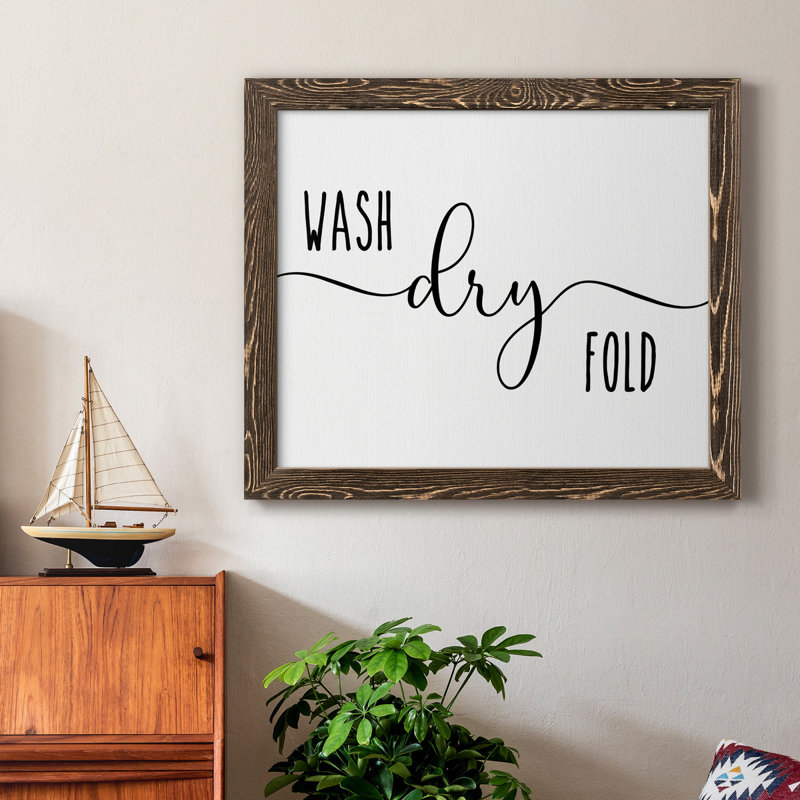 «Wash Dry Fold», art textuel sur toile, H 20 po x l 17 po x P 1,5 po, Noyer
