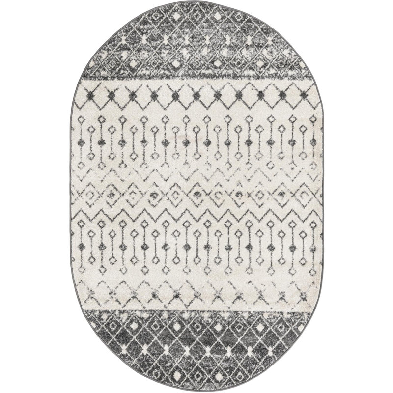 Tapis en polypropylène tissé à la machine Briehn, Ovale 5 pi 3 po x 8 pi