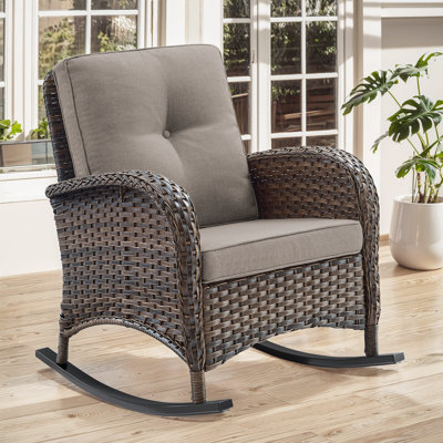 Chaise berçante d'extérieur en osier de rotin Valierius