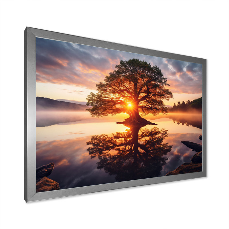 «Majestic Tree In The Mountain Lake Sunset», reproduction sur toile, H 30 po x l 40 po x P 1,5 po, Cadre photo argenté