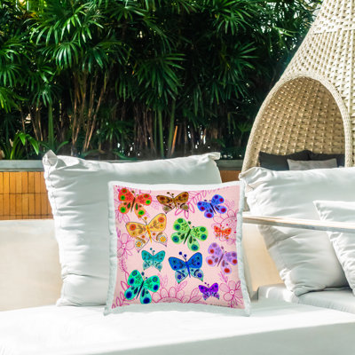 Coussin d'extérieur imprimé à motif de papillons lumineux par Kay Widdowson