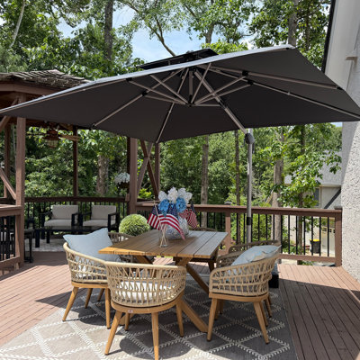 Parasol rectangulaire en porte-à-faux avec base Bohusiavice