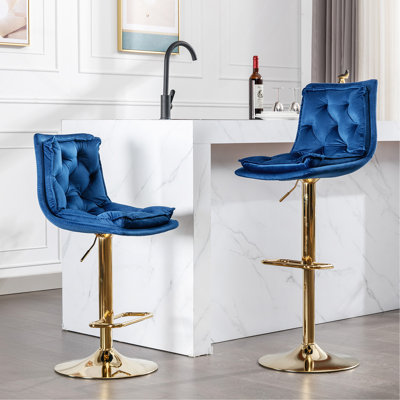 Ensemble de 2 tabourets de bar, avec repose-pieds chromé et base pivotante à hauteur réglable en velours velours mécanique + pieds dorés, bleu
