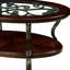 Table basse brune multi avec détails ornés et conception de tablette inférieure ouverte