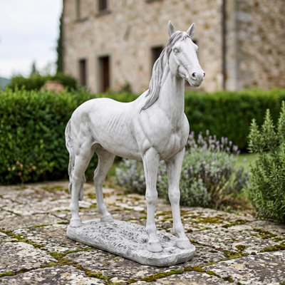 Statue de cheval majestueux