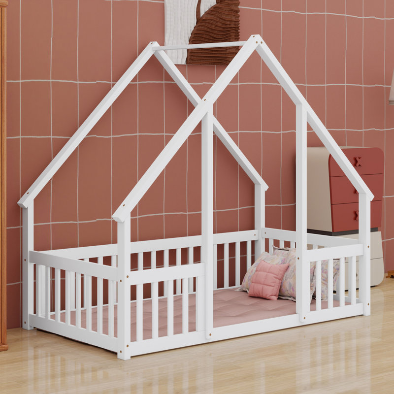 Lit en bois en forme de maison avec clôture et garde-corps, Blanc